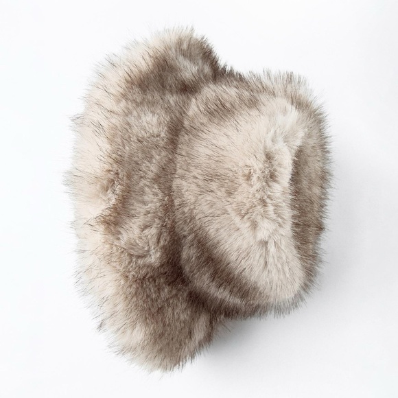 ZARA FAUX FUR HAT - Picture 2 of 3